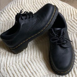 Dr Martens Unisex Napa Leather Casual Shoe W8 M7